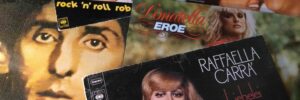 Ein buntes Sammelsurium italienischer Schallplatten-Cover und Singles